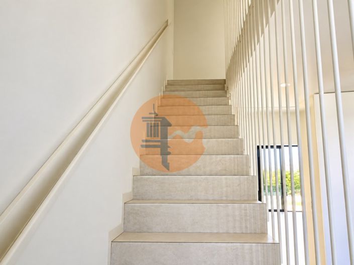 Image No.17-4 Bed House for sale