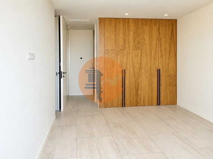 Image No.18-4 Bed House for sale
