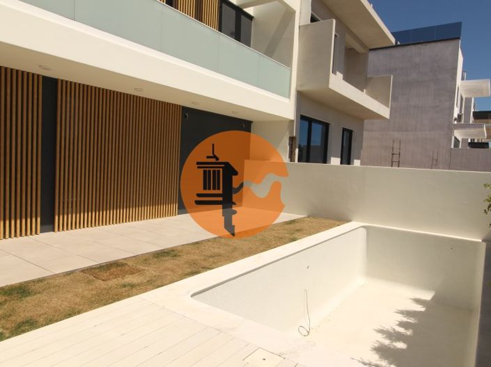 Image No.19-4 Bed House for sale