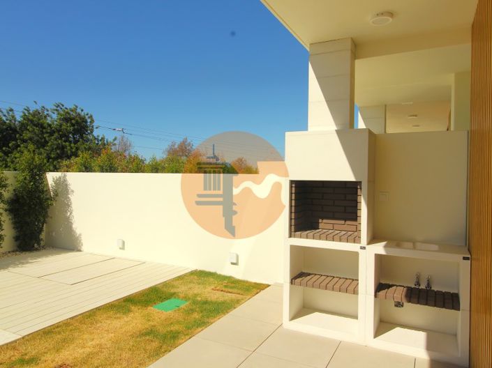 Image No.20-4 Bed House for sale