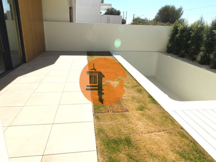 Image No.21-4 Bed House for sale