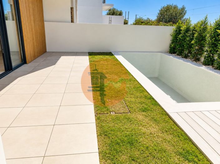 Image No.24-4 Bed House for sale