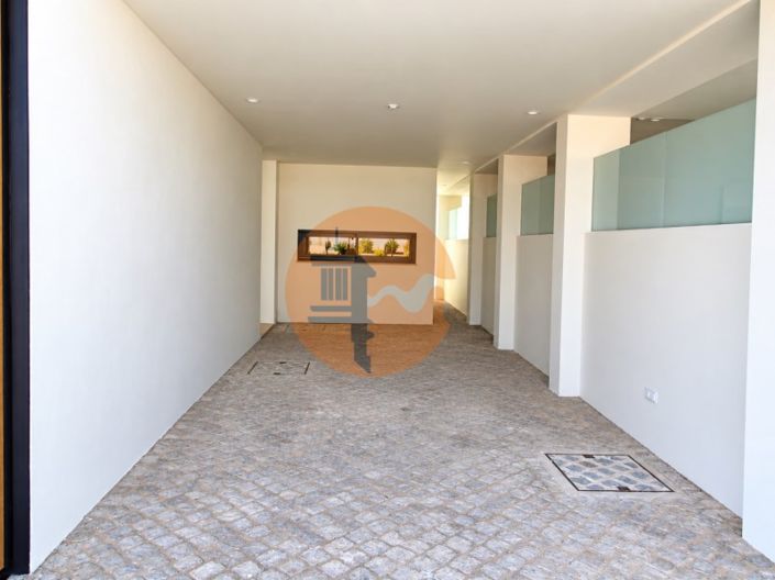 Image No.26-4 Bed House for sale