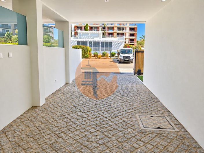 Image No.27-4 Bed House for sale