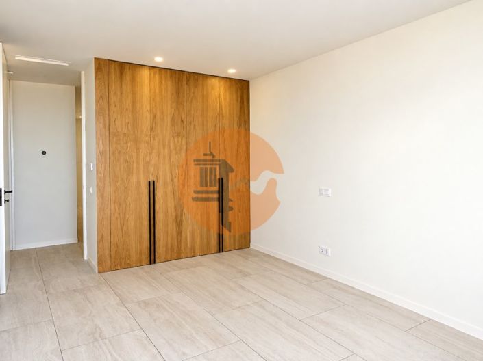 Image No.30-4 Bed House for sale