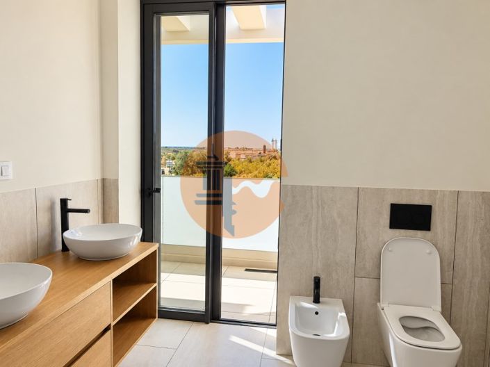 Image No.39-4 Bed House for sale