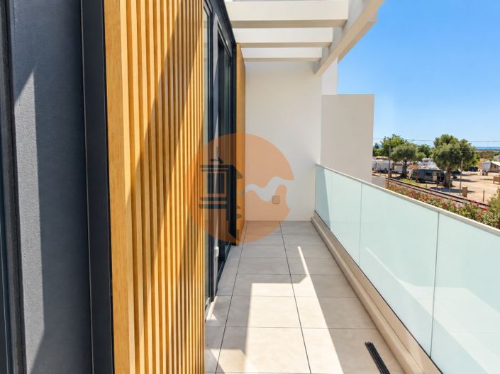 Image No.42-4 Bed House for sale