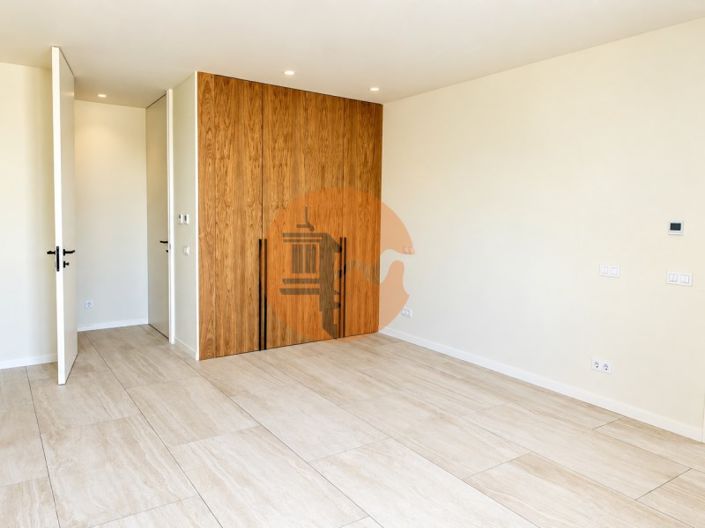 Image No.43-4 Bed House for sale