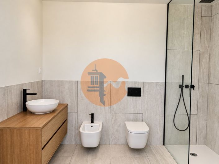 Image No.45-4 Bed House for sale