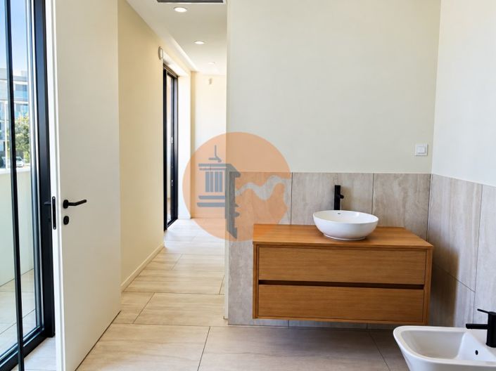 Image No.46-4 Bed House for sale
