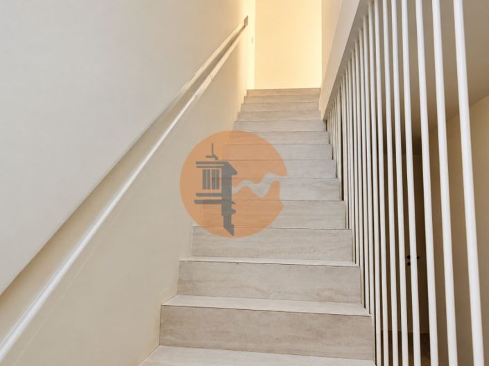 Image No.48-4 Bed House for sale