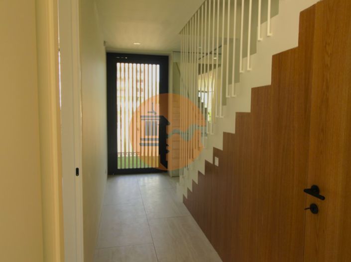 Image No.9-4 Bed House for sale