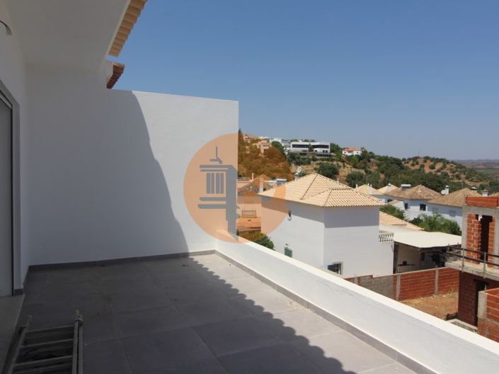 Image No.11-3 Bed House for sale