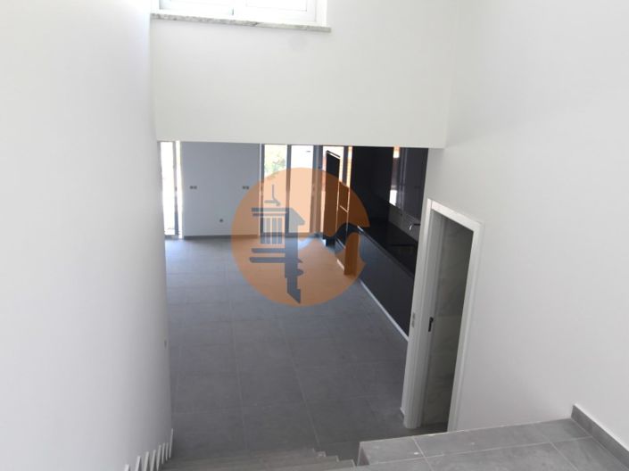 Image No.16-3 Bed House for sale