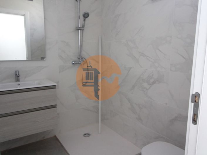 Image No.19-3 Bed House for sale