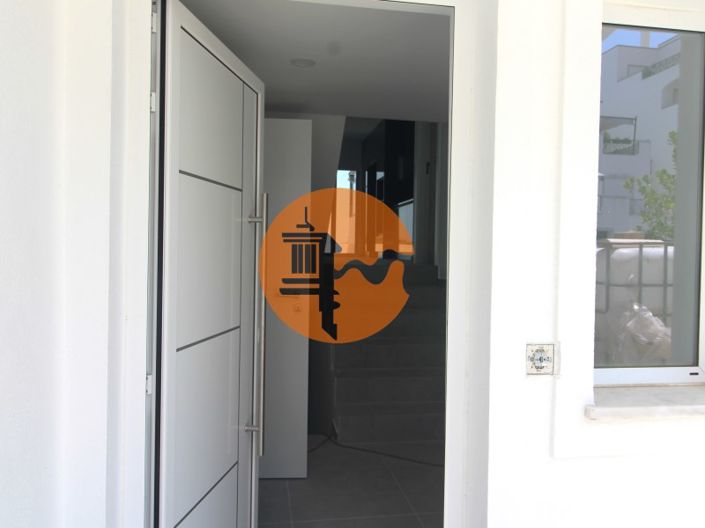 Image No.7-3 Bed House for sale