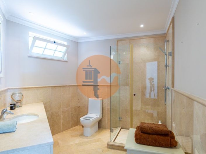 Image No.30-5 Bed House for sale