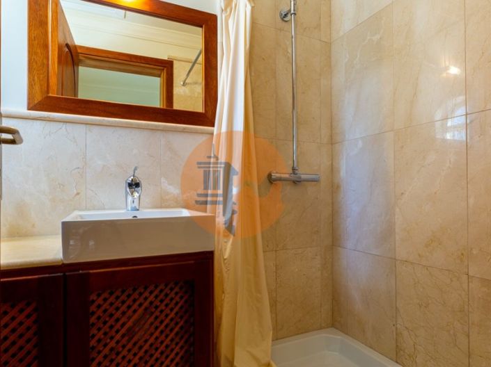 Image No.37-5 Bed House for sale