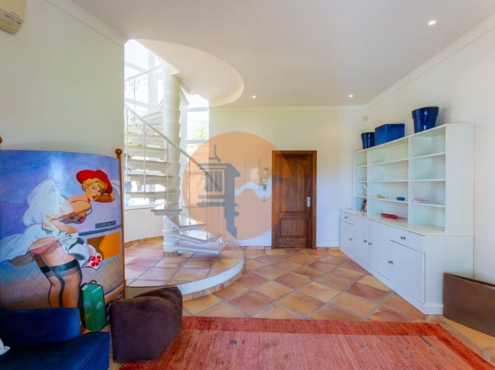 Image No.9-5 Bed House for sale