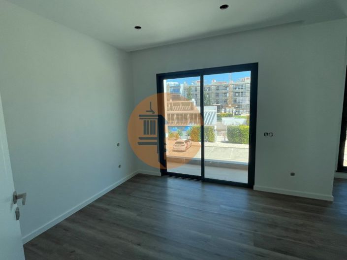 Image No.12-4 Bed House for sale