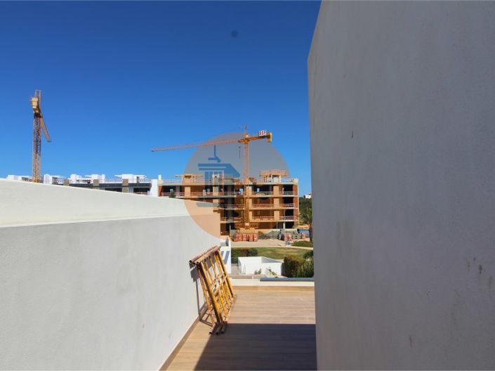 Image No.8-4 Bed House for sale