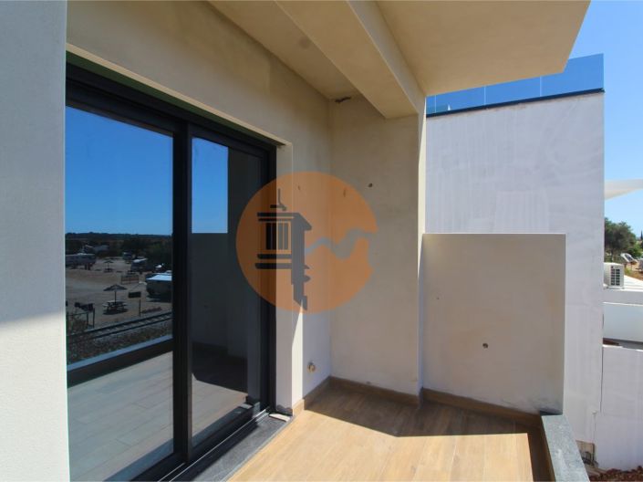 Image No.9-4 Bed House for sale