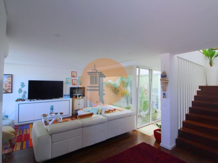 Image No.5-4 Bed House for sale