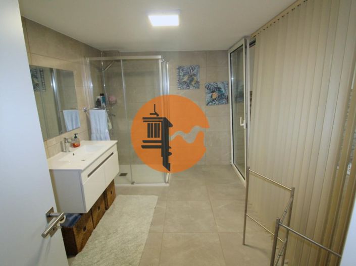 Image No.30-4 Bed House for sale