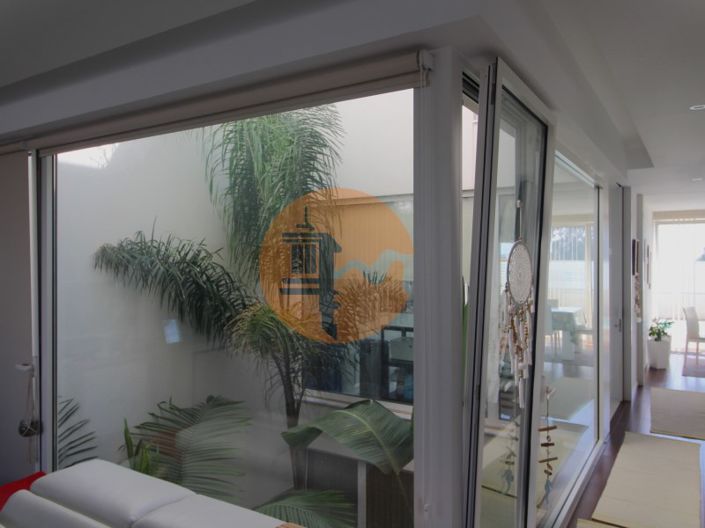 Image No.6-4 Bed House for sale