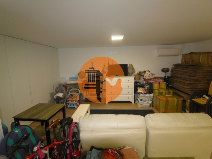 Image No.41-4 Bed House for sale