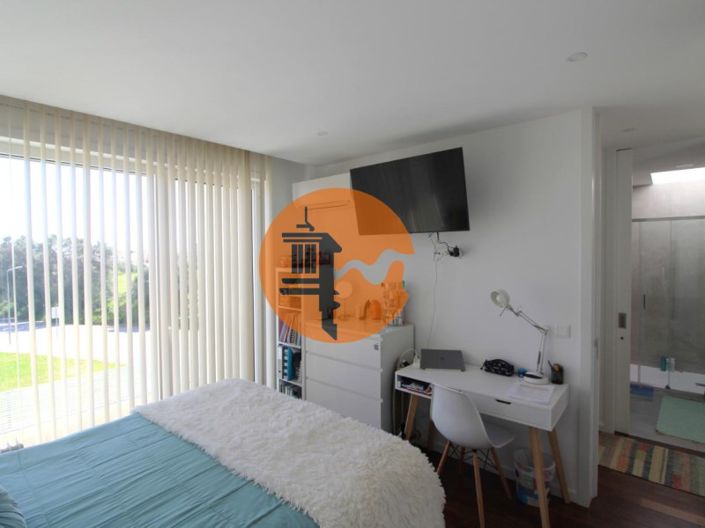 Image No.54-4 Bed House for sale