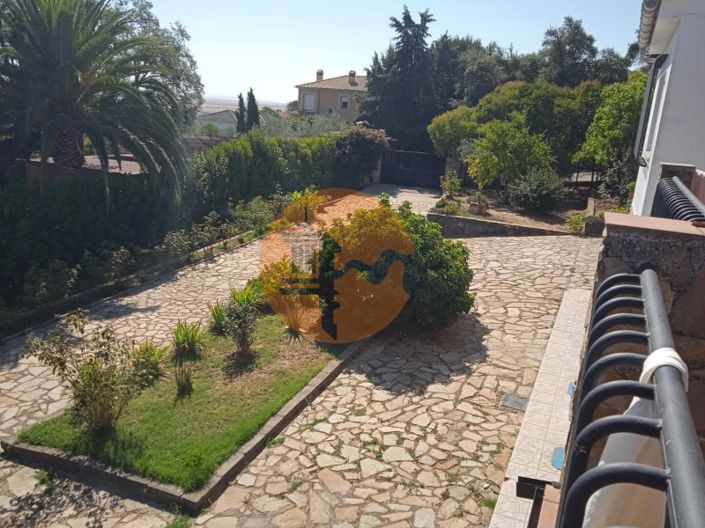 Image No.6-4 Bed House for sale