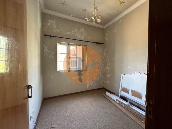 Image No.99-7 Bed House for sale