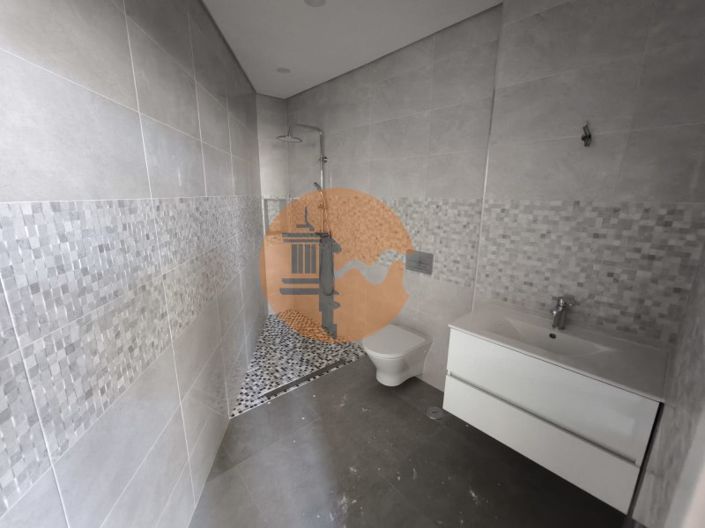 Image No.20-5 Bed House for sale