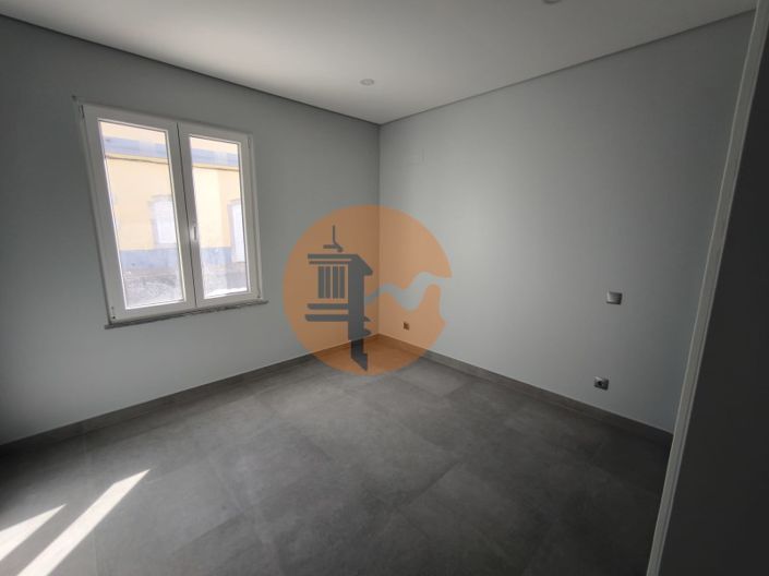 Image No.21-5 Bed House for sale