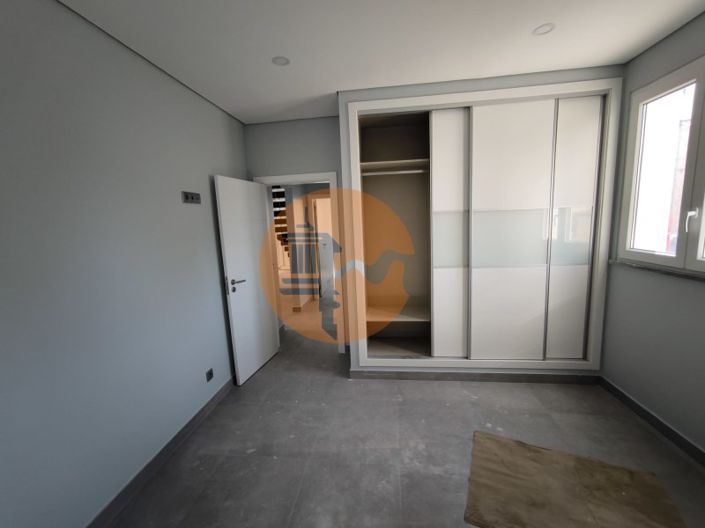 Image No.23-5 Bed House for sale