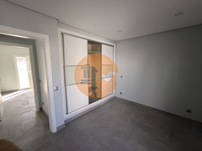 Image No.33-5 Bed House for sale