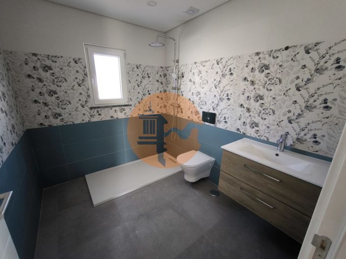 Image No.36-5 Bed House for sale