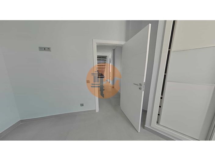 Image No.42-5 Bed House for sale