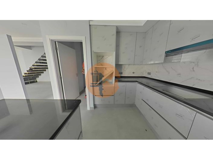 Image No.43-5 Bed House for sale