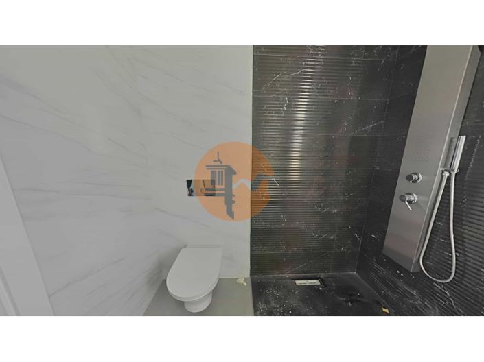 Image No.50-5 Bed House for sale