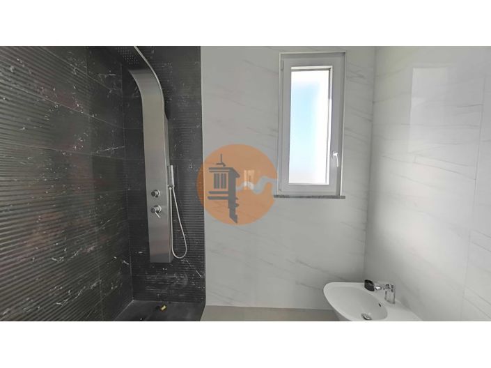 Image No.51-5 Bed House for sale