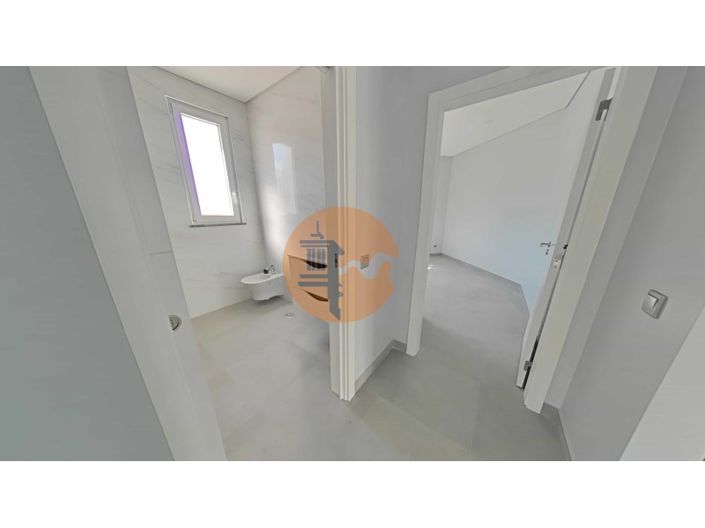 Image No.52-5 Bed House for sale