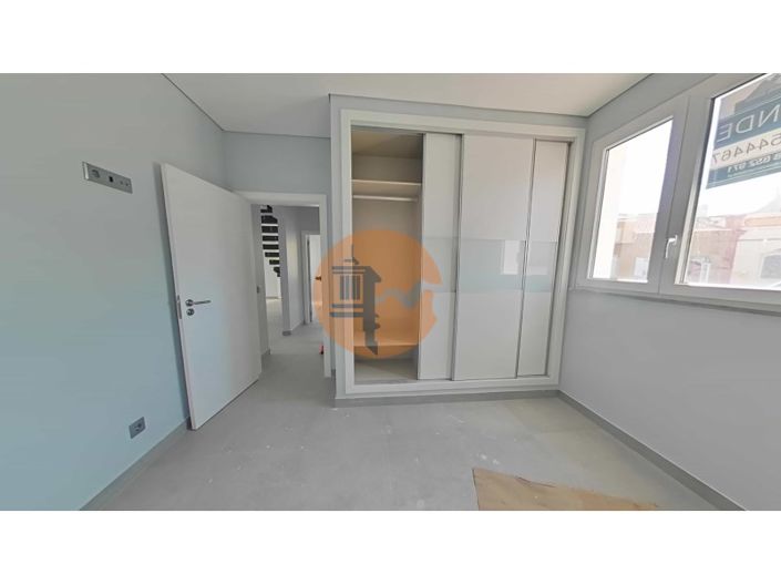 Image No.54-5 Bed House for sale