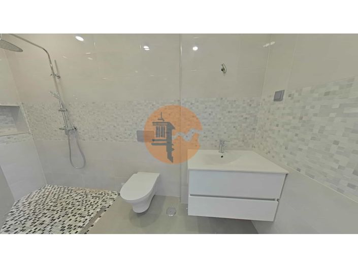 Image No.55-5 Bed House for sale