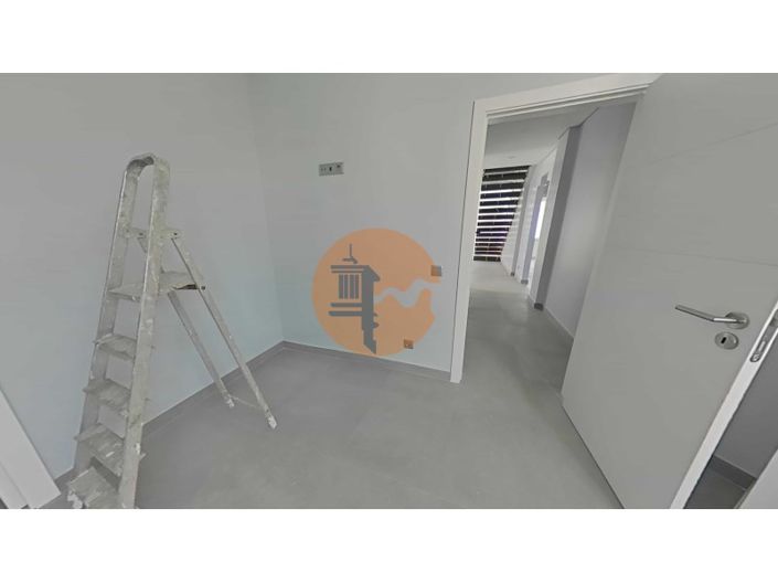 Image No.60-5 Bed House for sale