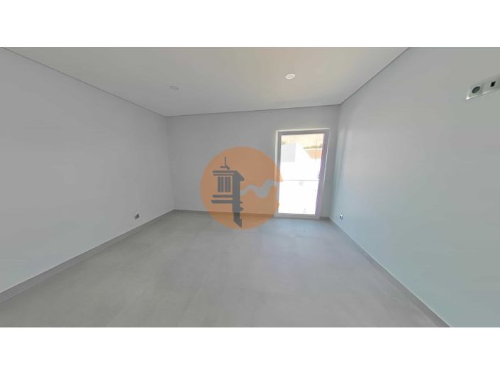 Image No.61-5 Bed House for sale