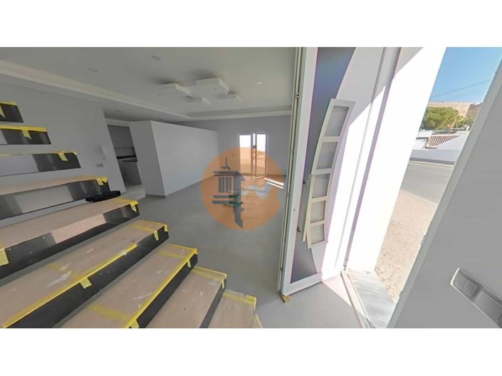 Image No.64-5 Bed House for sale