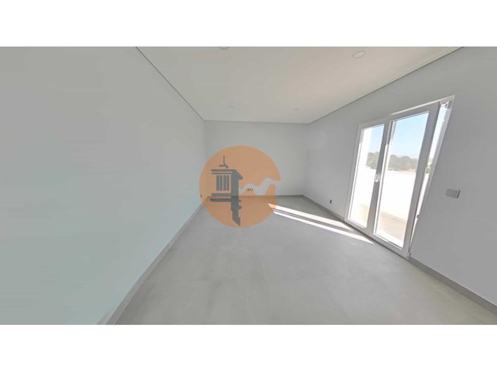 Image No.66-5 Bed House for sale