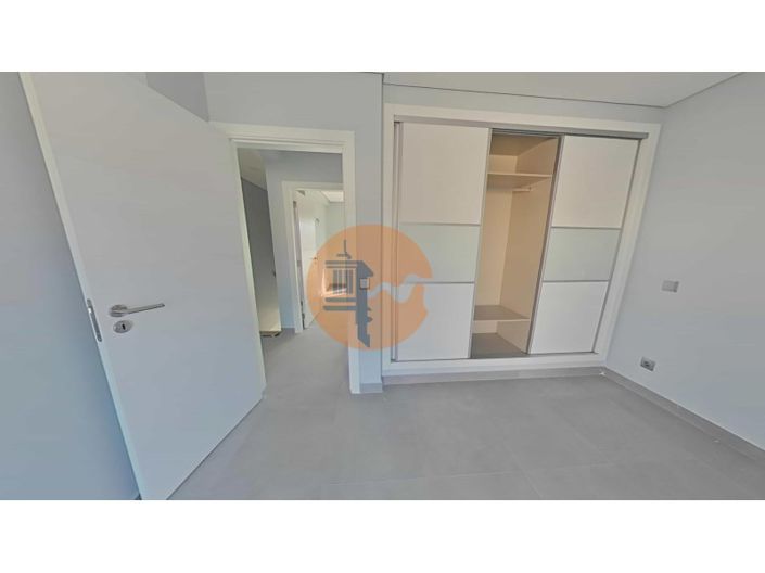 Image No.69-5 Bed House for sale